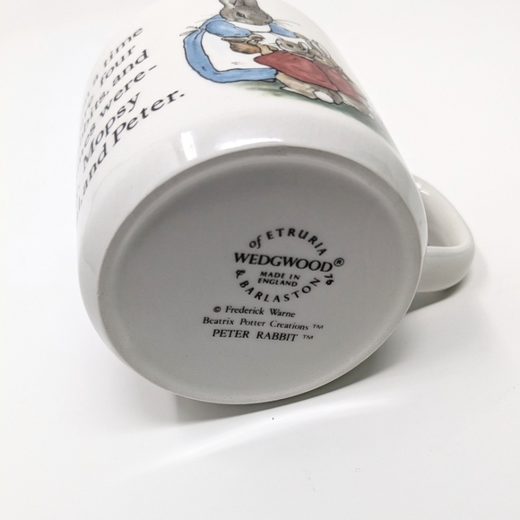 Wedgwood of Etruria & Barlaston 1976 Peter Rabbit Mug - Picture 6 of 10